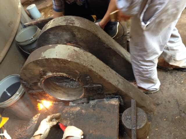 液壓缸底座現場鏜孔加工 液壓缸底座現場鏜孔加工