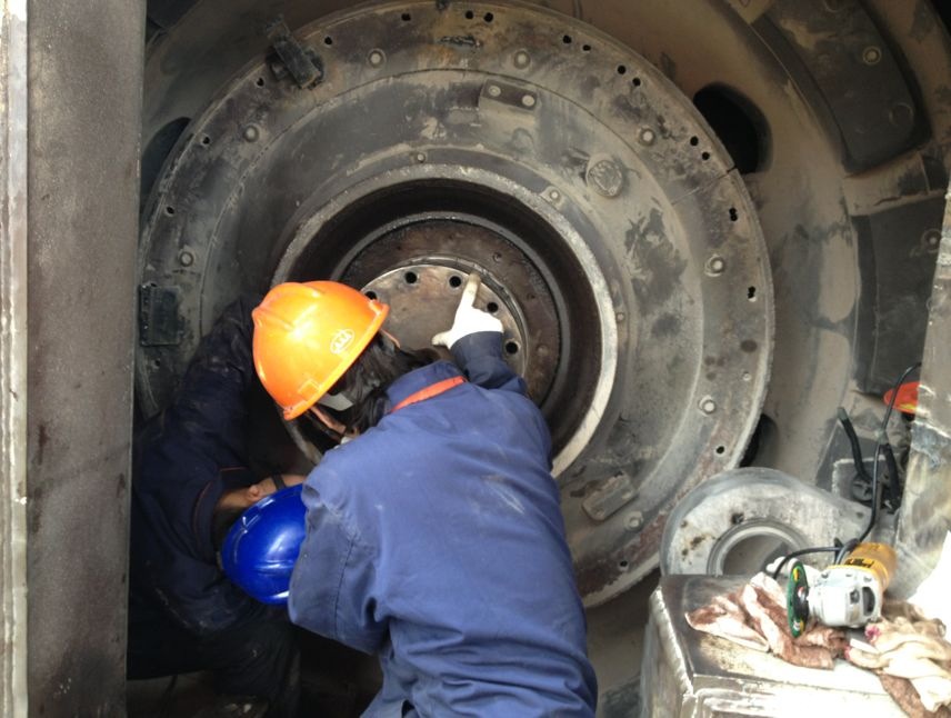 生料立磨磨輥維修6