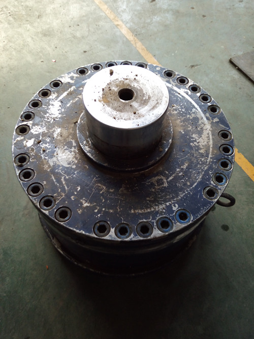 輥壓機(jī)平油缸維修 輥壓機(jī)平油缸維修